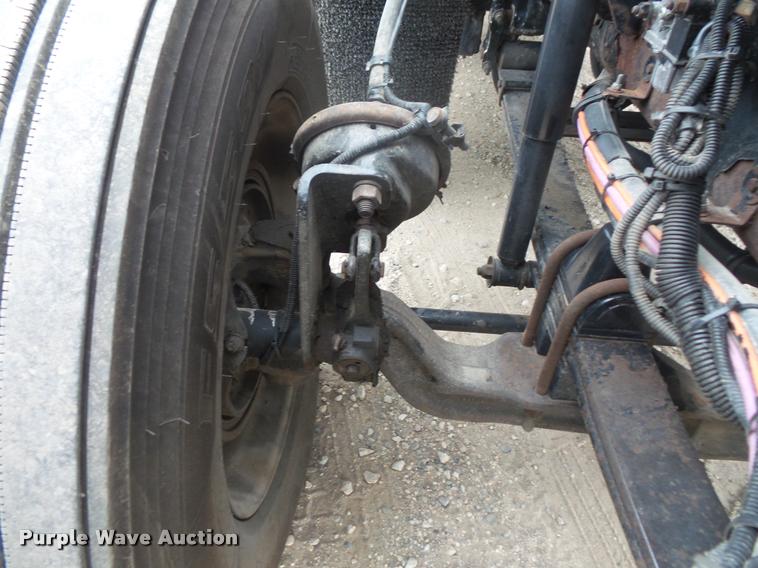 image for item DB8172 2007 Kenworth T800 semi truck