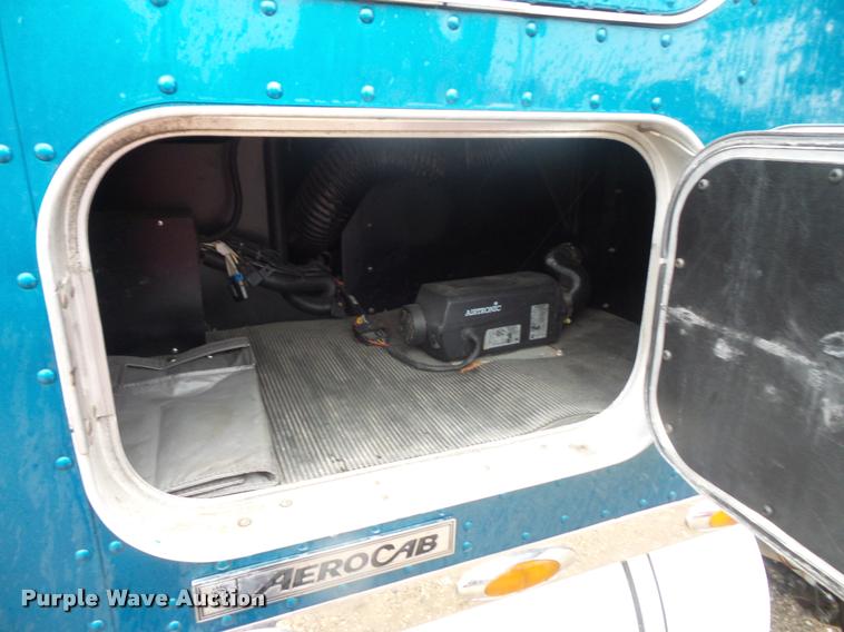 image for item DB8172 2007 Kenworth T800 semi truck