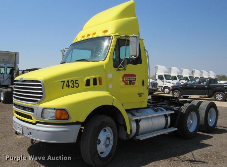image for item DC2247 2007 Sterling A9500 semi truck