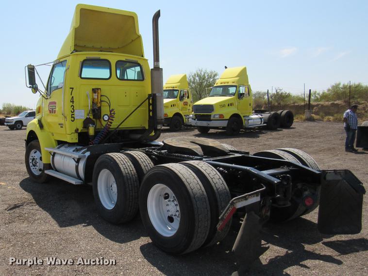 image for item DC2247 2007 Sterling A9500 semi truck