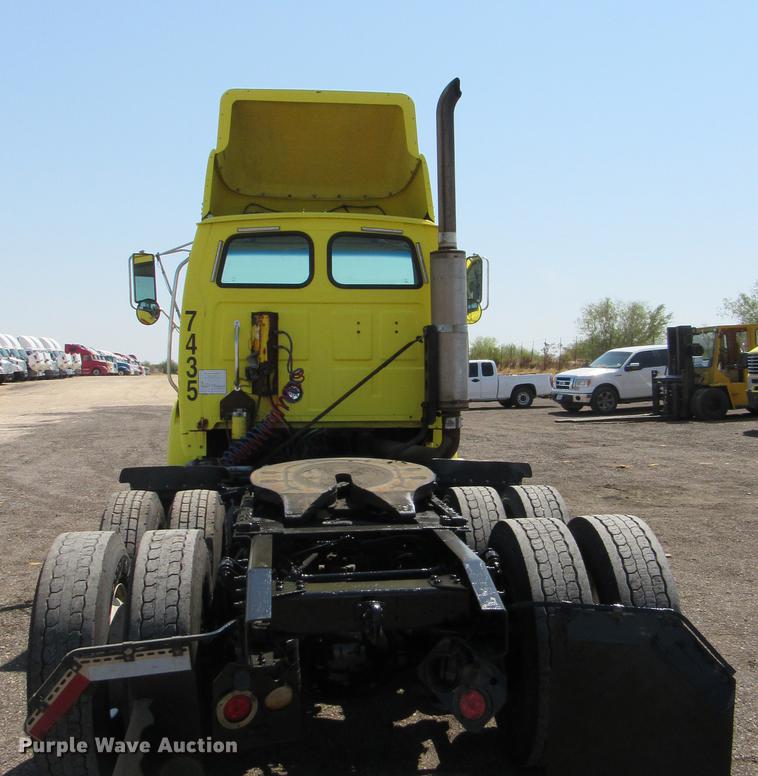 image for item DC2247 2007 Sterling A9500 semi truck