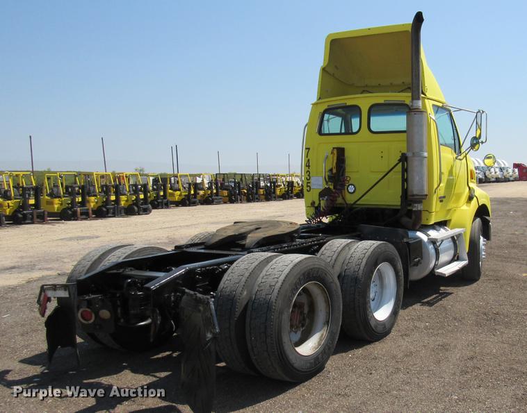 image for item DC2247 2007 Sterling A9500 semi truck