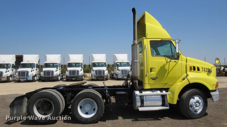 image for item DC2247 2007 Sterling A9500 semi truck