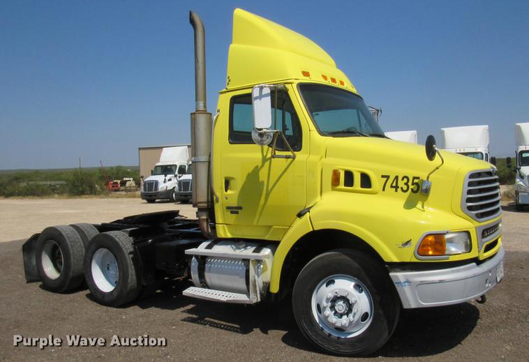 image for item DC2247 2007 Sterling A9500 semi truck