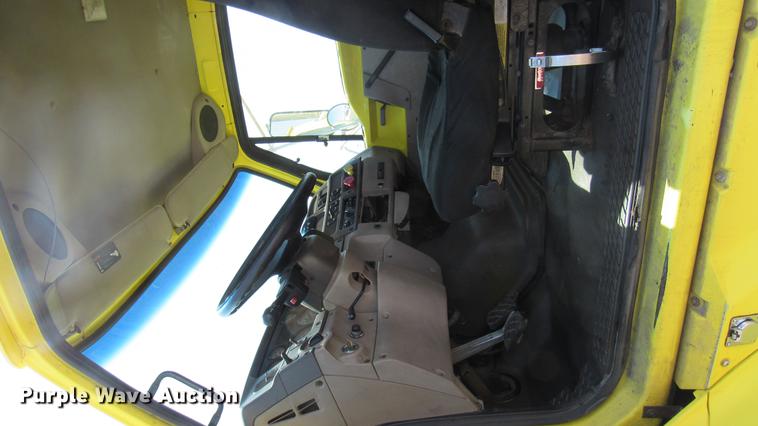 image for item DC2247 2007 Sterling A9500 semi truck