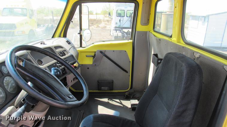 image for item DC2247 2007 Sterling A9500 semi truck