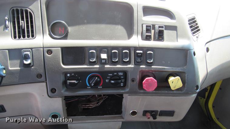 image for item DC2247 2007 Sterling A9500 semi truck