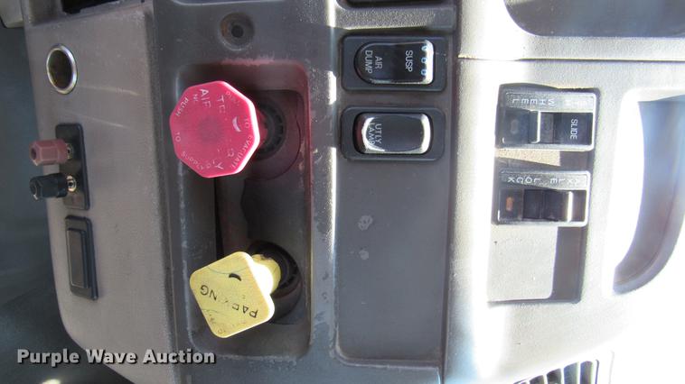 image for item DC2247 2007 Sterling A9500 semi truck