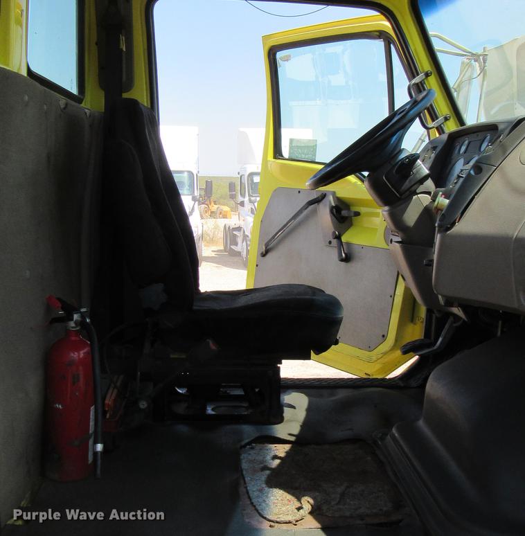 image for item DC2247 2007 Sterling A9500 semi truck