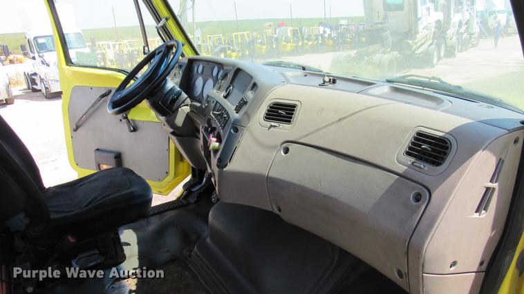 image for item DC2247 2007 Sterling A9500 semi truck