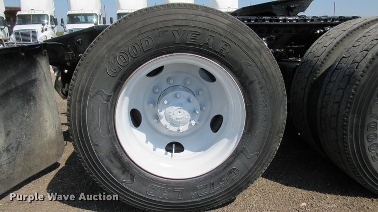 image for item DC2247 2007 Sterling A9500 semi truck