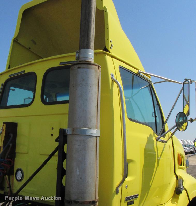 image for item DC2247 2007 Sterling A9500 semi truck