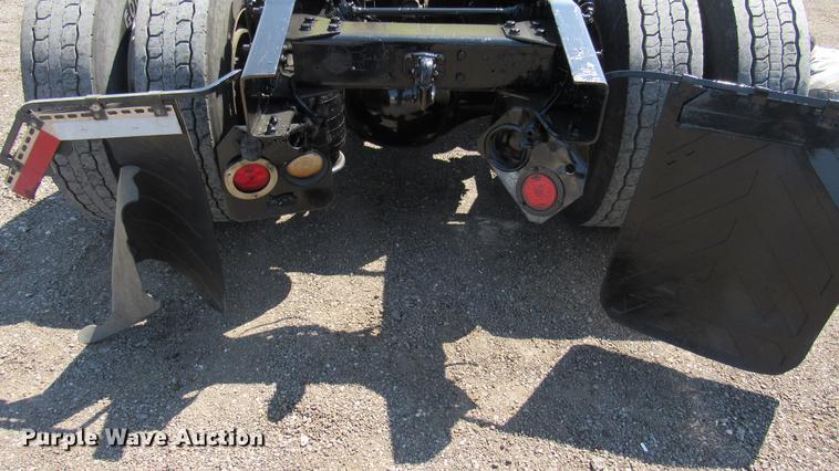 image for item DC2247 2007 Sterling A9500 semi truck