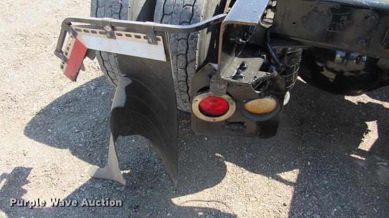 image for item DC2247 2007 Sterling A9500 semi truck