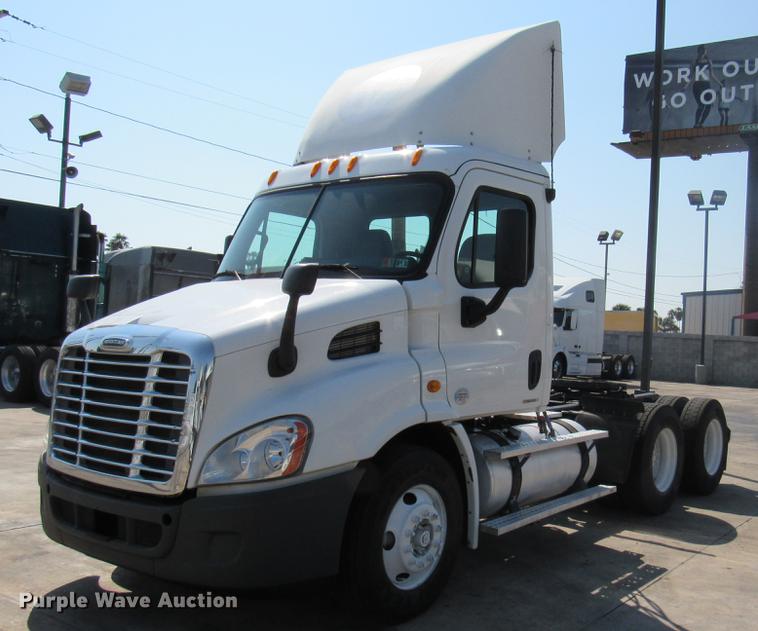 image for item DC2248 2010 Freightliner Cascadia CA113DC semi truck