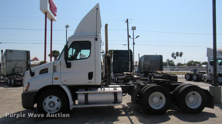 image for item DC2248 2010 Freightliner Cascadia CA113DC semi truck