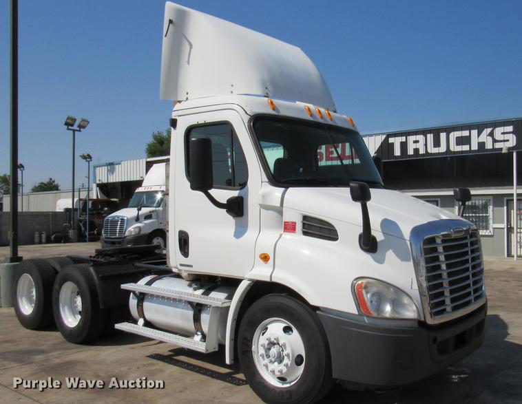image for item DC2248 2010 Freightliner Cascadia CA113DC semi truck