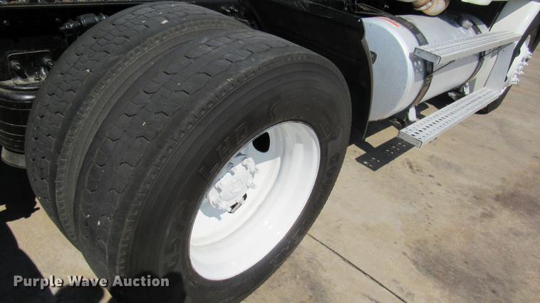 image for item DC2248 2010 Freightliner Cascadia CA113DC semi truck