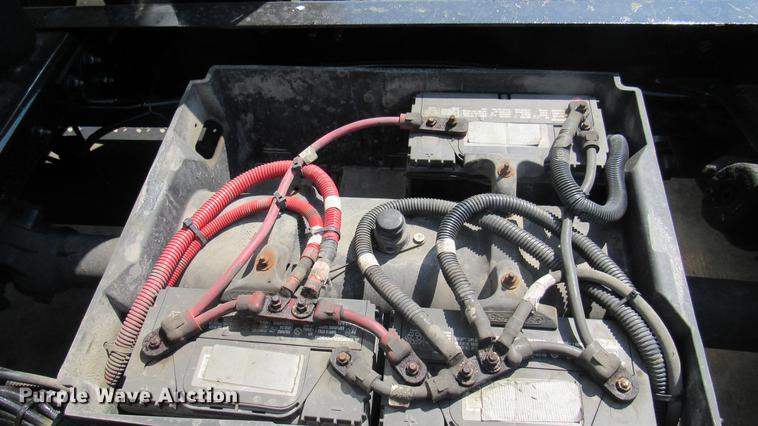 image for item DC2248 2010 Freightliner Cascadia CA113DC semi truck