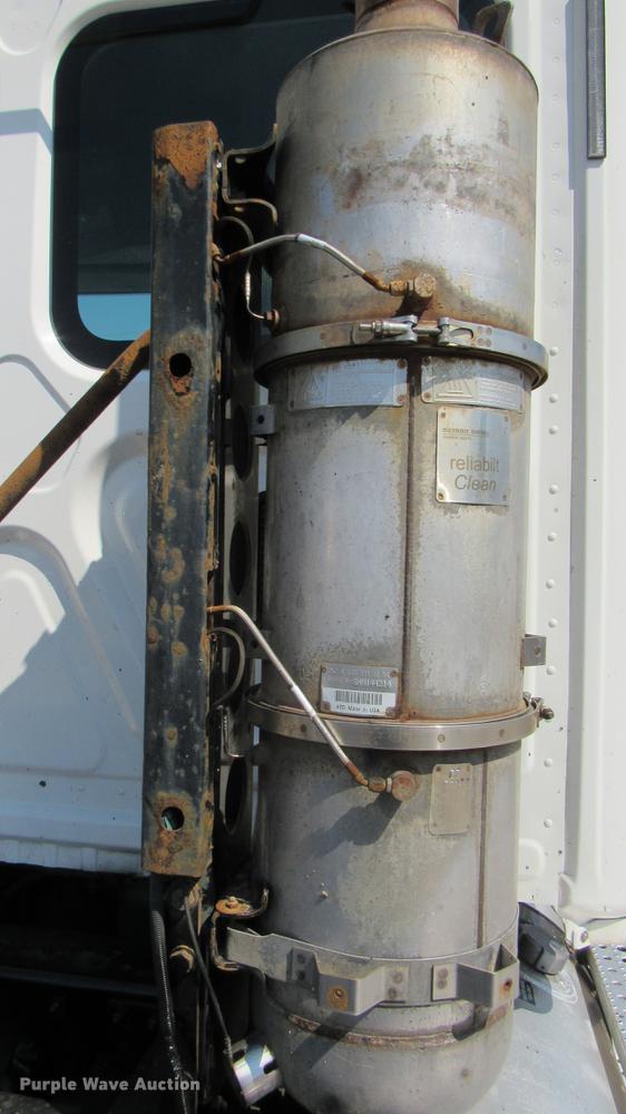 image for item DC2248 2010 Freightliner Cascadia CA113DC semi truck