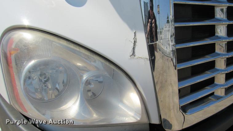 image for item DC2248 2010 Freightliner Cascadia CA113DC semi truck