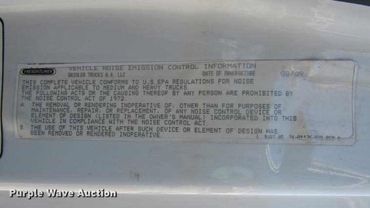 image for item DC2248 2010 Freightliner Cascadia CA113DC semi truck