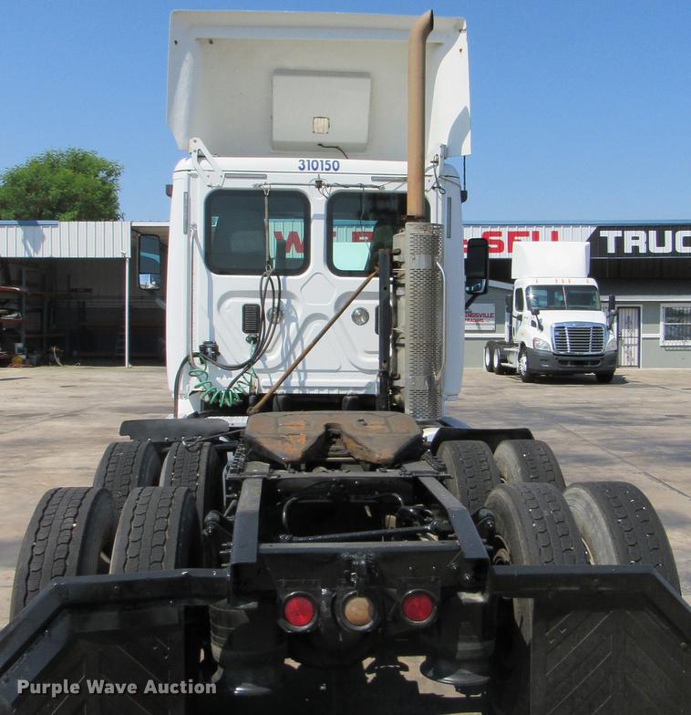 image for item DC2249 2010 Freightliner Cascadia semi truck