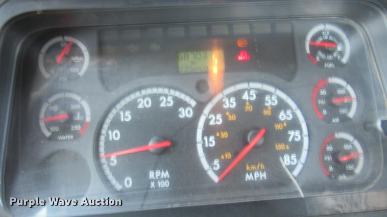 image for item DC2249 2010 Freightliner Cascadia semi truck