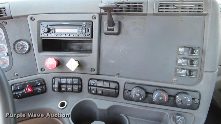 image for item DC2249 2010 Freightliner Cascadia semi truck