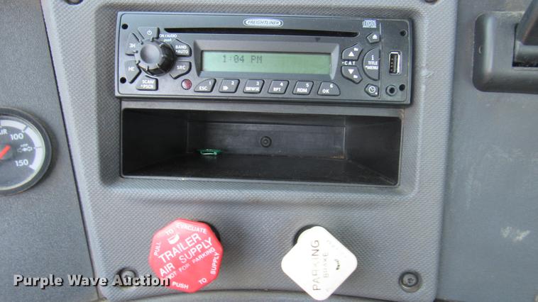 image for item DC2249 2010 Freightliner Cascadia semi truck