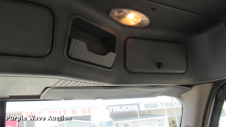 image for item DC2249 2010 Freightliner Cascadia semi truck