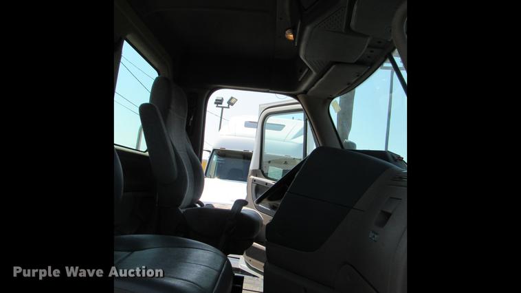 image for item DC2249 2010 Freightliner Cascadia semi truck