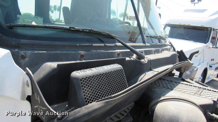 image for item DC2249 2010 Freightliner Cascadia semi truck