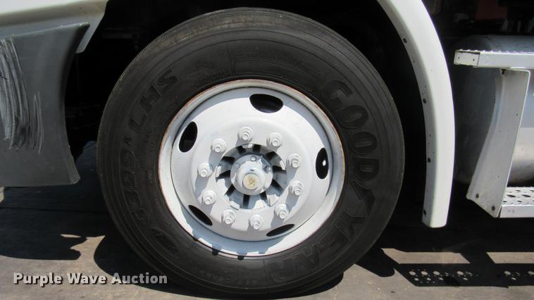 image for item DC2249 2010 Freightliner Cascadia semi truck