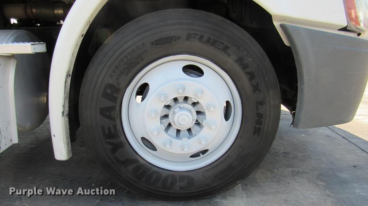 image for item DC2249 2010 Freightliner Cascadia semi truck