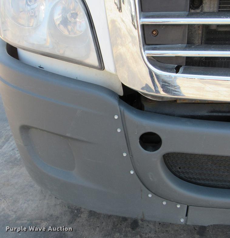 image for item DC2249 2010 Freightliner Cascadia semi truck