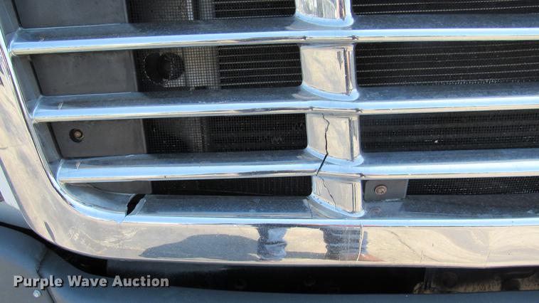 image for item DC2249 2010 Freightliner Cascadia semi truck