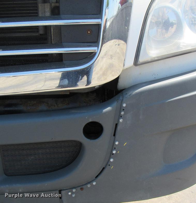 image for item DC2249 2010 Freightliner Cascadia semi truck