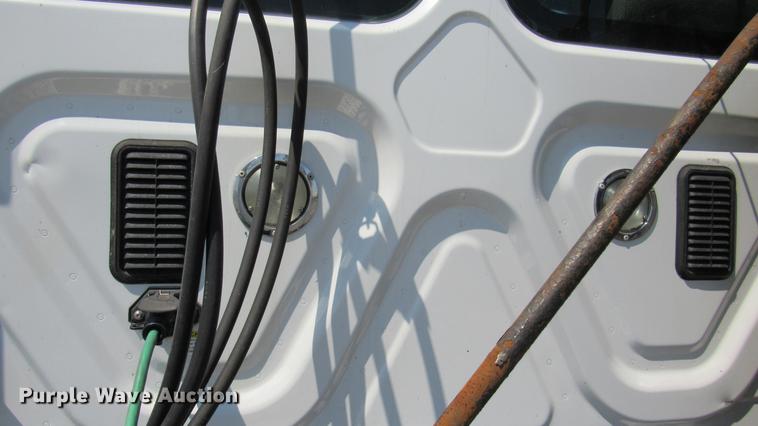 image for item DC2249 2010 Freightliner Cascadia semi truck