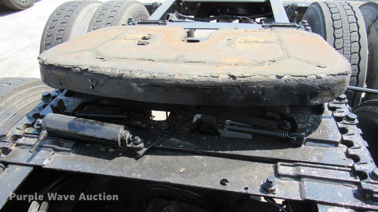 image for item DC2249 2010 Freightliner Cascadia semi truck