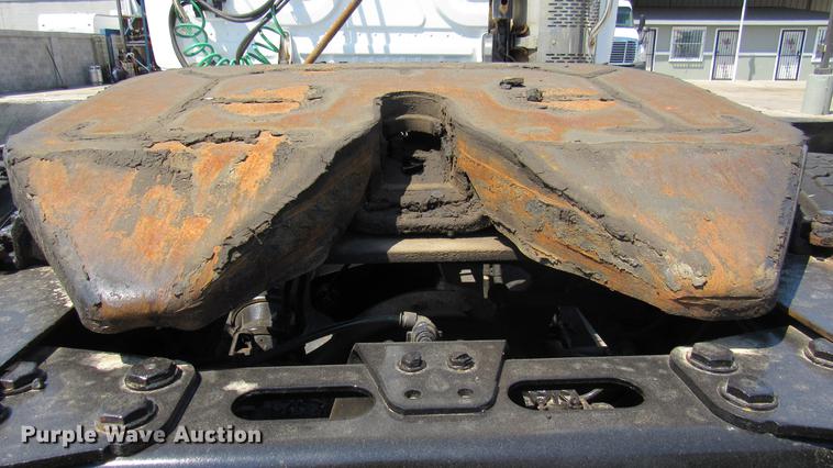 image for item DC2249 2010 Freightliner Cascadia semi truck