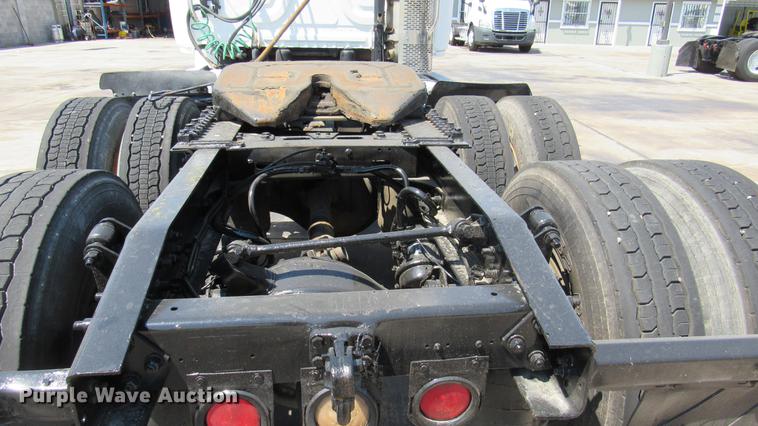 image for item DC2249 2010 Freightliner Cascadia semi truck