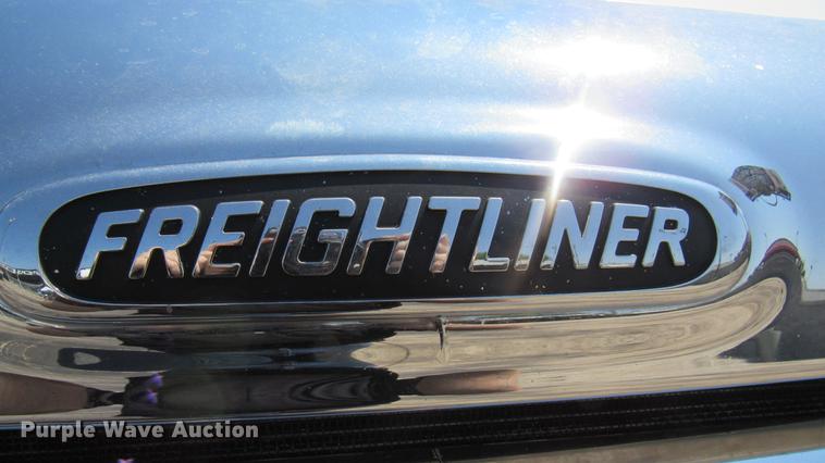 image for item DC2249 2010 Freightliner Cascadia semi truck