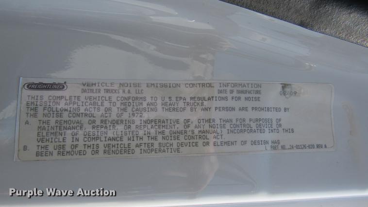 image for item DC2249 2010 Freightliner Cascadia semi truck