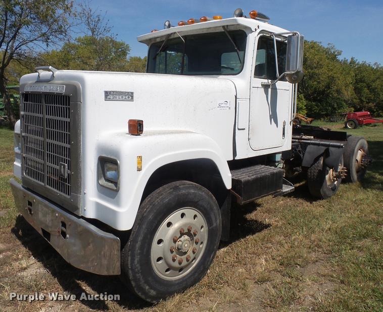 image for item DC5364 1982 International Transtar 4300 semi truck
