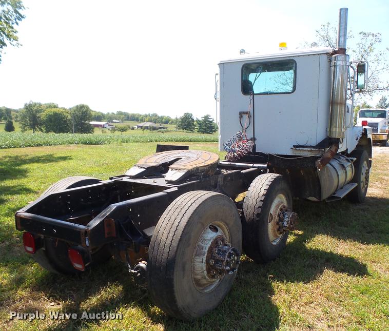 image for item DC5364 1982 International Transtar 4300 semi truck