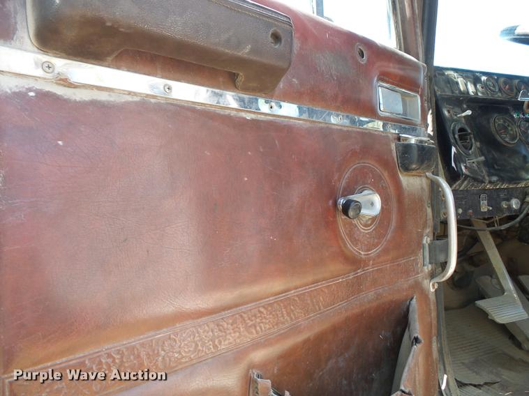 image for item DC5364 1982 International Transtar 4300 semi truck