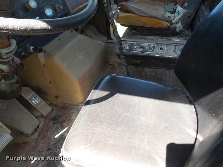 image for item DC5364 1982 International Transtar 4300 semi truck