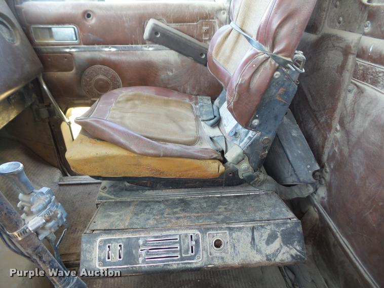 image for item DC5364 1982 International Transtar 4300 semi truck