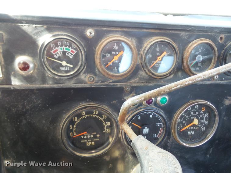 image for item DC5364 1982 International Transtar 4300 semi truck